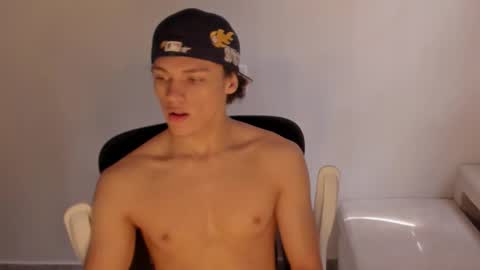 Laureent online show from December 2025 06:26:01 PM