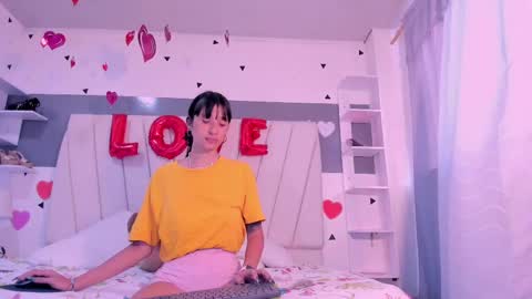 Laurem online show from February 2025 04:43:02 PM