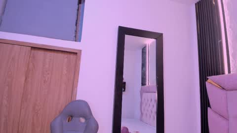 Laurem online show from October 2025 07:58:02 PM