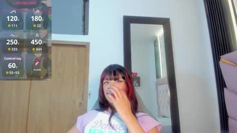 Laurem online show from November 2025 07:26:01 PM