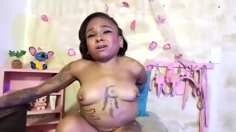 Snapshot of lauren_hills7069 chatting on January 2025 07:48:01 AM Lauren online show from January 2025 07:48:01 AM