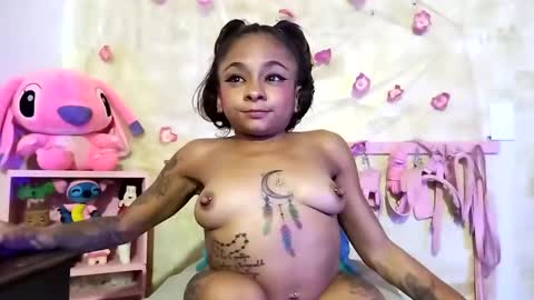 Snapshot of lauren_hills7069 chatting on January 2025 05:45:02 AM Lauren online show from January 2025 05:45:02 AM