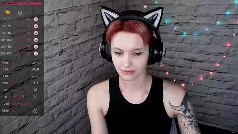 Snapshot of lauren_raquel chatting on May 2026 06:23:02 PM Eva online show from May 2026 06:23:02 PM