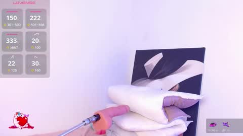 Lauren Gill online show from November 2025 09:04:02 PM