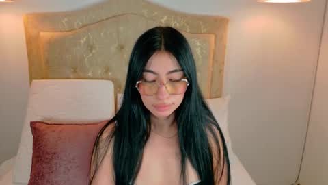 laurenn_smitth online show from October 2025 01:11:01 PM