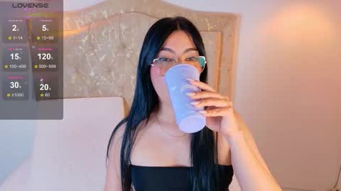 laurenn_smitth online show from November 2025 01:33:02 PM