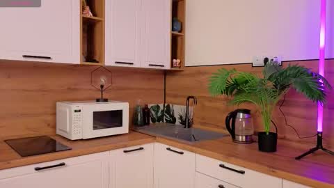 Snapshot of lauriegutierrez chatting on December 2025 05:06:02 AM Laura online show from December 2025 05:06:02 AM