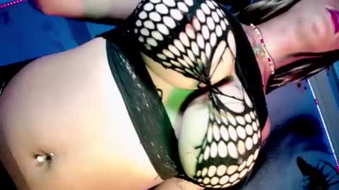 Snapshot of laurycamille chatting on December 2024 05:09:02 AM LauryCamille online show from December 2024 05:09:02 AM