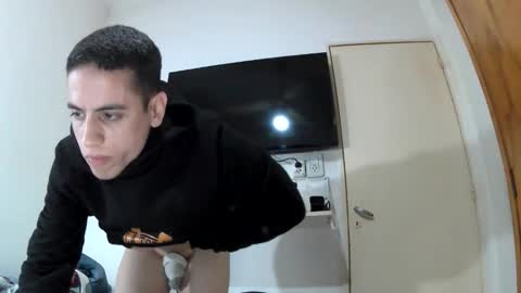 Snapshot of lauti_twink chatting on September 2025 06:46:02 AM Lautaro online show from September 2025 06:46:02 AM