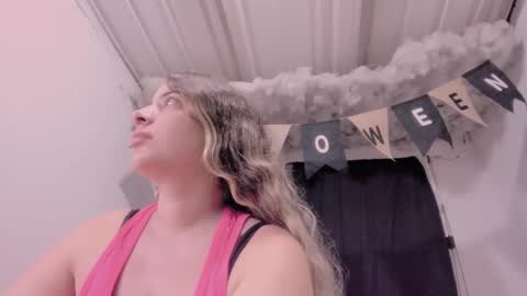 Snapshot of lauu_g chatting on October 2025 09:19:01 AM Lauu G online show from October 2025 09:19:01 AM