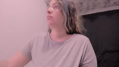 Snapshot of lauu_g chatting on November 2025 10:14:01 AM Lauu G online show from November 2025 10:14:01 AM