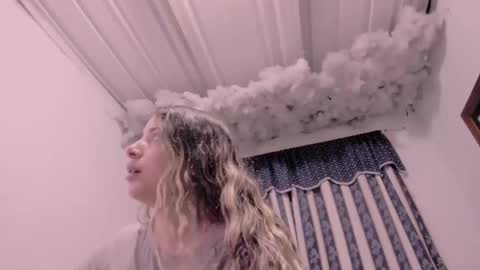 Snapshot of lauu_g chatting on November 2025 10:25:01 AM Lauu G online show from November 2025 10:25:01 AM