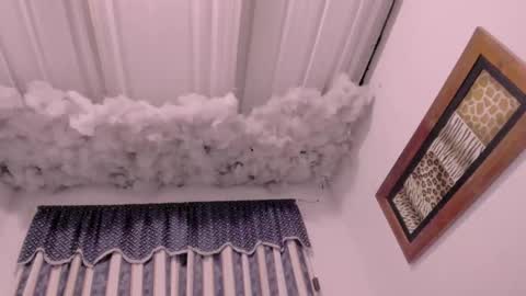 Snapshot of lauu_g chatting on November 2025 09:52:02 AM Lauu G online show from November 2025 09:52:02 AM