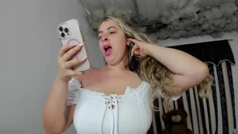 Lauu G online show from February 2026 12:33:01 PM