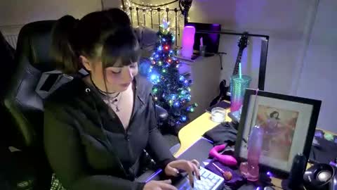 Lavenderrzz online show from December 2025 02:24:01 PM