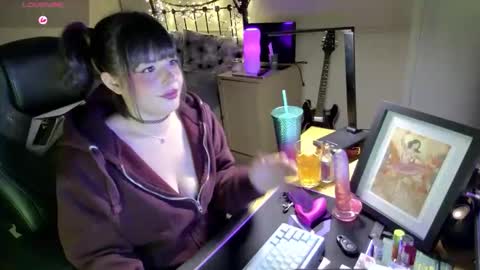 Snapshot of lavenderrzz19 chatting on January 2026 02:21:01 PM Lavenderrzz online show from January 2026 02:21:01 PM