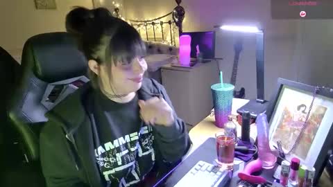 Snapshot of lavenderrzz19 chatting on January 2026 08:29:01 PM Lavenderrzz online show from January 2026 08:29:01 PM