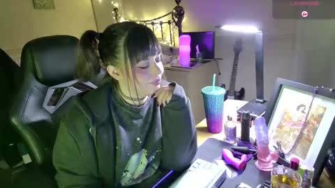 Snapshot of lavenderrzz19 chatting on February 2026 03:33:02 PM Lavenderrzz online show from February 2026 03:33:02 PM