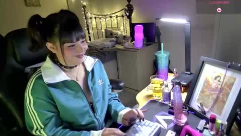 Snapshot of lavenderrzz19 chatting on February 2026 02:33:01 PM Lavenderrzz online show from February 2026 02:33:01 PM