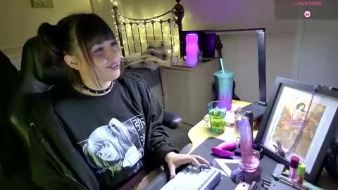 Snapshot of lavenderrzz19 chatting on February 2026 02:22:01 PM Lavenderrzz online show from February 2026 02:22:01 PM