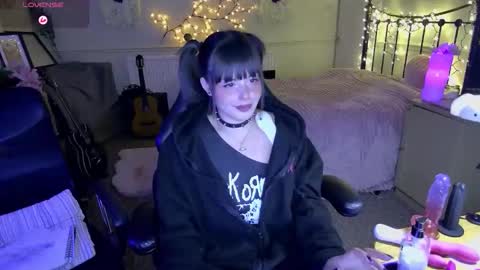 Snapshot of lavenderrzz19 chatting on February 2026 03:23:02 PM Lavenderrzz online show from February 2026 03:23:02 PM