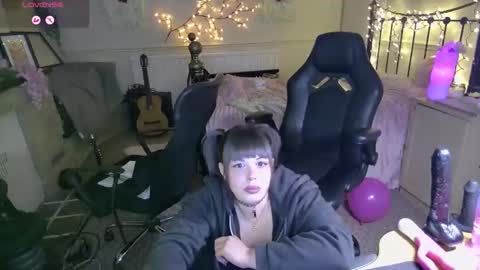 Snapshot of lavenderrzz19 chatting on February 2026 03:10:01 PM Lavenderrzz online show from February 2026 03:10:01 PM