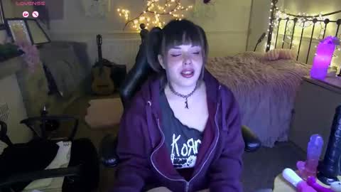 Snapshot of lavenderrzz19 chatting on March 2026 04:42:01 PM Lavenderrzz online show from March 2026 04:42:01 PM