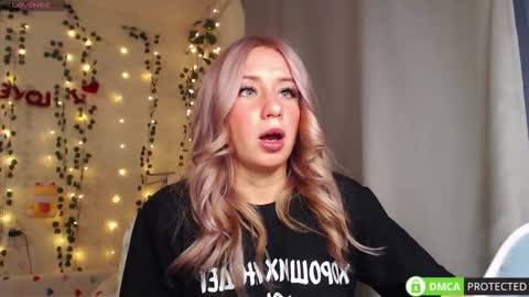 Snapshot of lavinell chatting on September 2025 03:46:01 PM Mia online show from September 2025 03:46:01 PM