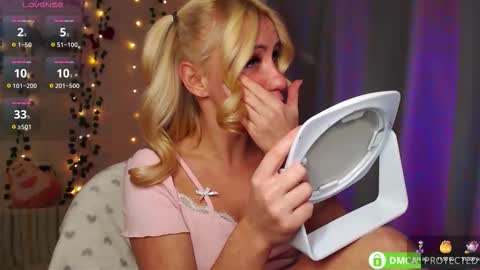 Snapshot of lavinell chatting on November 2025 07:05:01 PM Mia online show from November 2025 07:05:01 PM