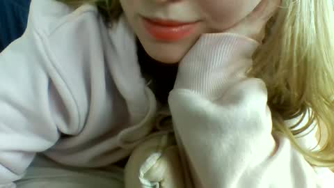 layannalea online show from March 2025 07:06:02 PM