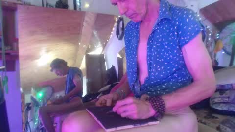 Snapshot of laye19 chatting on January 2025 06:04:02 PM Laye19 online show from January 2025 06:04:02 PM