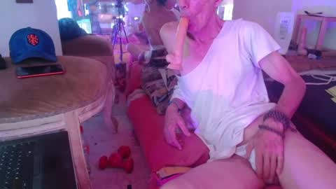 Snapshot of laye19 chatting on January 2025 06:02:01 PM Laye19 online show from January 2025 06:02:01 PM