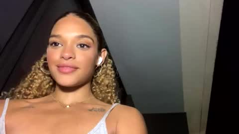 Snapshot of layla351338 chatting on December 2025 02:05:02 AM layla351338 online show from December 2025 02:05:02 AM