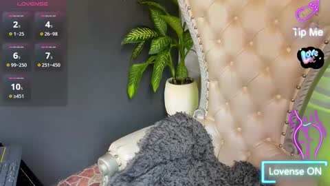 Layla online show from November 2025 02:50:02 PM