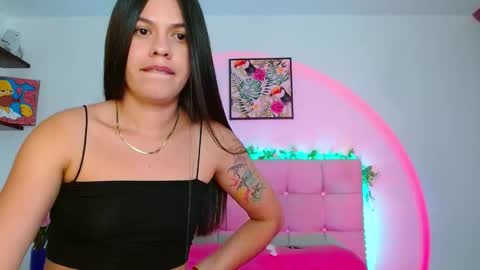 Snapshot of layla_roma chatting on October 2025 12:33:01 AM Lia and Rachel online show from October 2025 12:33:01 AM