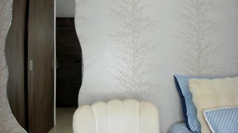 Layla Vanegas online show from February 2025 11:48:01 PM