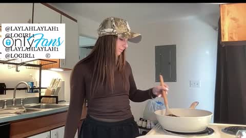 laylahlaylah1 online show from January 2026 03:50:01 PM