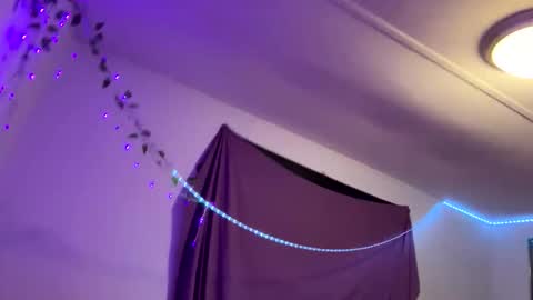 Layla online show from November 2025 06:34:02 AM