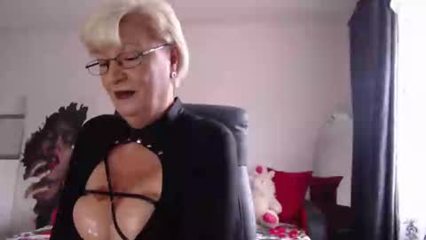 Layla online show from December 2024 07:37:01 AM