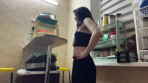 Luna online show from April 2026 05:18:01 PM