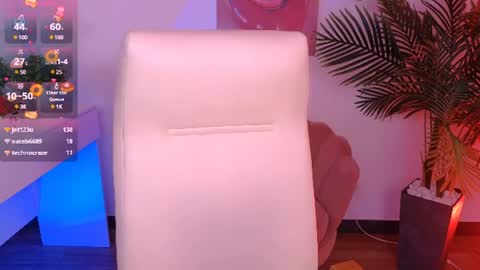 layriantavee online show from February 2025 01:00:02 PM