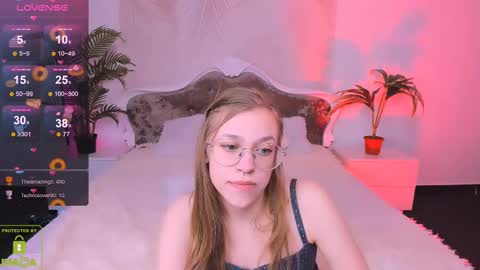 layriantavee online show from February 2025 12:12:01 PM