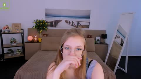 layriantavee online show from March 2025 10:00:02 AM