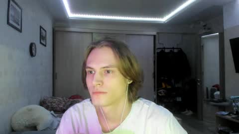 Snapshot of lazaret1k chatting on April 2026 10:59:01 PM Vladi online show from April 2026 10:59:01 PM