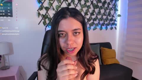 Snapshot of lea_velle chatting on December 2024 06:12:02 PM Lea Velle online show from December 2024 06:12:02 PM