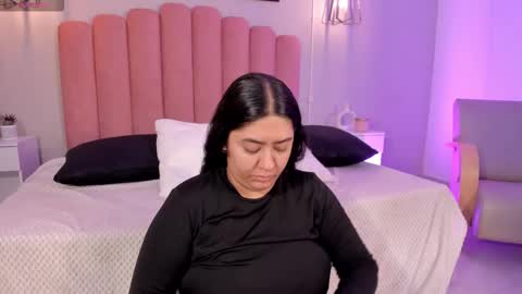 Snapshot of leah_bensoon chatting on November 2025 01:28:01 PM Leah online show from November 2025 01:28:01 PM