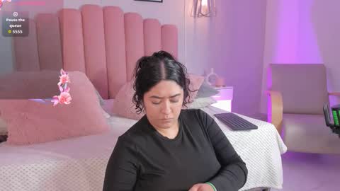 Snapshot of leah_bensoon chatting on December 2025 02:48:01 PM Leah online show from December 2025 02:48:01 PM