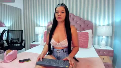 Snapshot of leahfontana chatting on January 2025 12:32:02 PM Leah Fontana online show from January 2025 12:32:02 PM