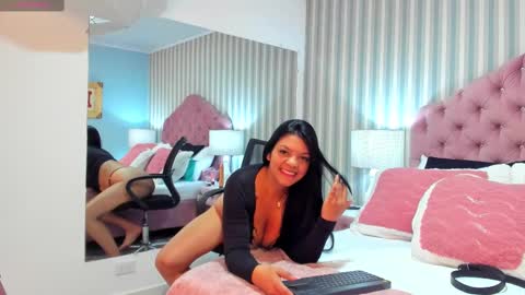 Snapshot of leahfontana chatting on January 2025 03:37:01 PM Leah Fontana online show from January 2025 03:37:01 PM