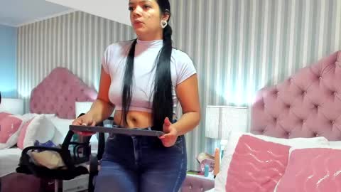 Snapshot of leahfontana chatting on January 2025 08:12:01 PM Leah Fontana online show from January 2025 08:12:01 PM